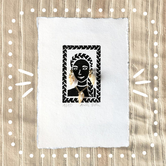 Muschelschmuck an Linoldruck Fischersfrau